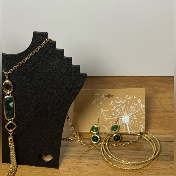 NWT Green Stone Tassel Necklace Earrings Bracelet Set Gold Tone Jewelry - Picture 2 of 4